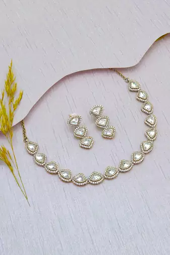 lovely traingle shape white kundan brass antique gold plated choker necklace set for women
