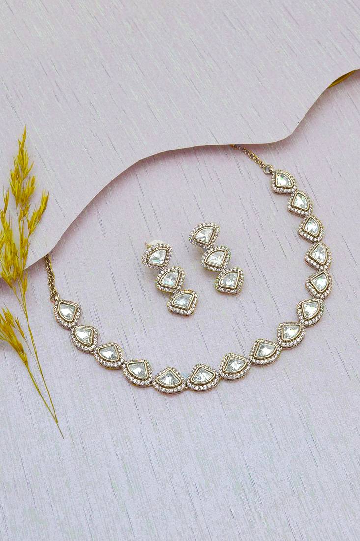 lovely traingle shape white kundan brass antique gold plated choker necklace set for women