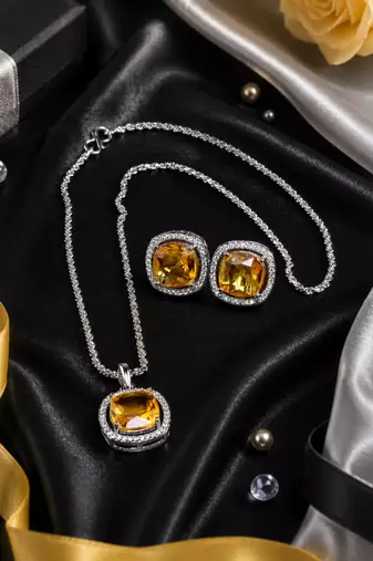 Rhodium finish noble spark necklace set