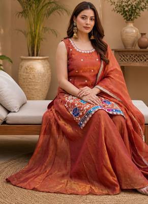 Women floral embroidered regular sequinned silk crepe kurta with sharara & with dupatta 1