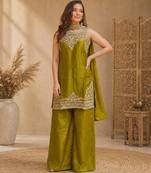 Women ethnic motifs embroidered regular thread work kurta with trousers & with dupatta