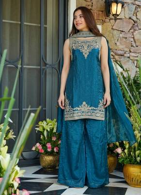 Women floral embroidered regular thread work kurta with sharara & with dupatta 1