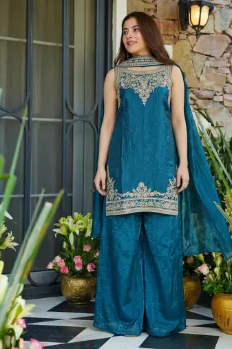 Women floral embroidered regular thread work kurta with sharara & with dupatta