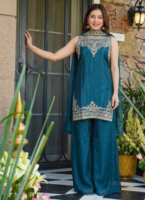 Women floral embroidered regular thread work kurta with sharara & with dupatta 2