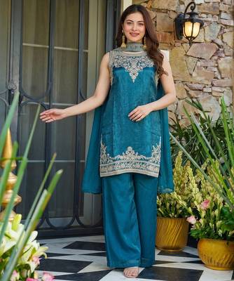 Women floral embroidered regular thread work kurta with sharara & with dupatta 3
