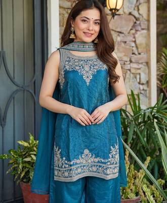 Women floral embroidered regular thread work kurta with sharara & with dupatta 5