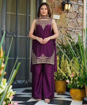 Women floral embroidered regular thread work kurta with sharara & with dupatta 1