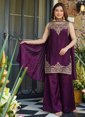 Women floral embroidered regular thread work kurta with sharara & with dupatta 2