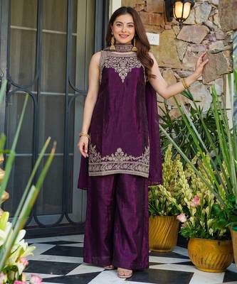 Women floral embroidered regular thread work kurta with sharara & with dupatta 4