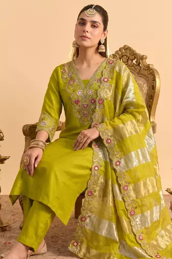 Women ethnic motifs embroidered regular thread work kurta with palazzos & with dupatta