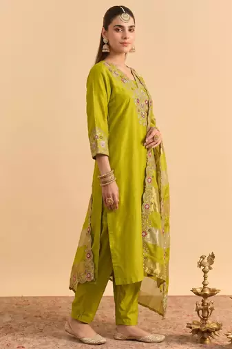 Women ethnic motifs embroidered regular thread work kurta with palazzos & with dupatta