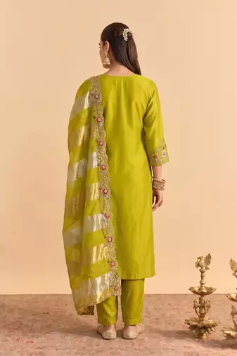 Women ethnic motifs embroidered regular thread work kurta with palazzos & with dupatta