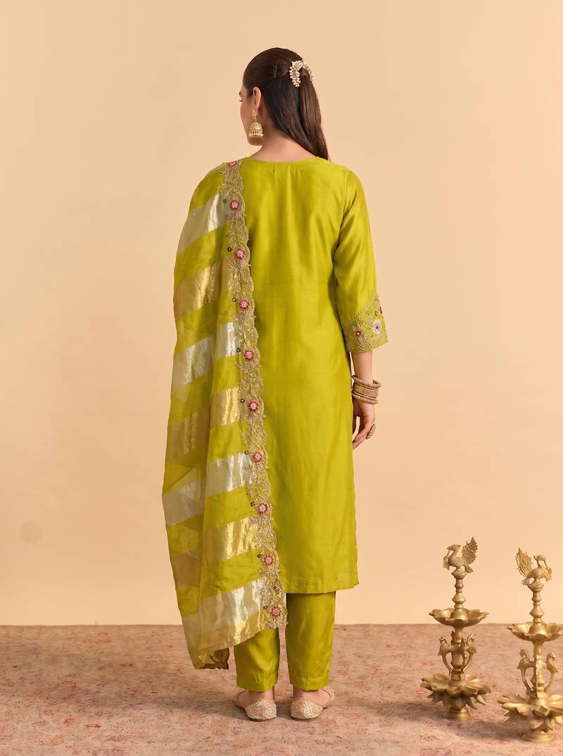 Women ethnic motifs embroidered regular thread work kurta with palazzos & with dupatta