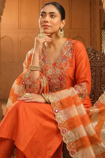 Women ethnic motifs embroidered regular thread work kurta with sharara & with dupatta