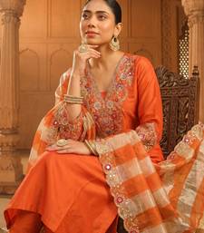Women ethnic motifs embroidered regular thread work kurta with sharara & with dupatta
