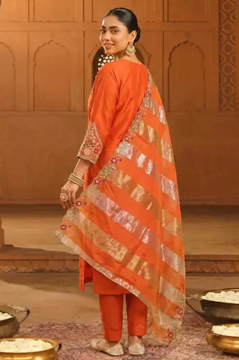 Women ethnic motifs embroidered regular thread work kurta with sharara & with dupatta