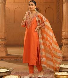 Women ethnic motifs embroidered regular thread work kurta with sharara & with dupatta