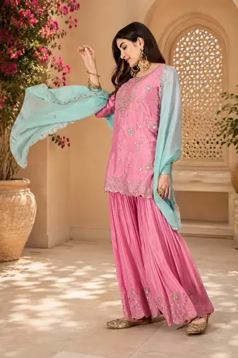 Women floral embroidered regular thread work kurta with trousers & with dupatta