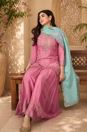 Women floral embroidered regular thread work kurta with trousers & with dupatta