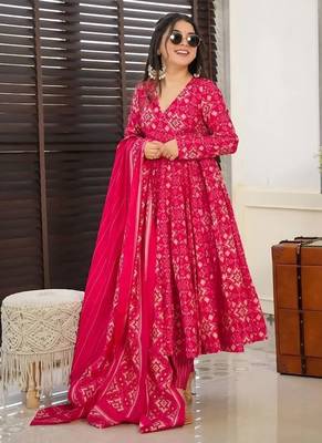 Floral printed muslin v neck anarkali set for women 3