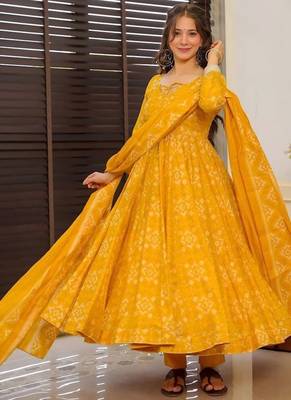 Floral printed muslin v neck anarkali set for women 2