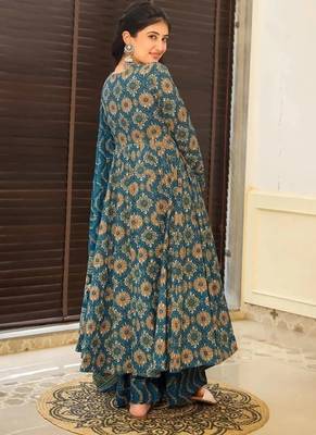 Floral printed muslin v neck anarkali set for women 2