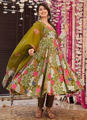 Floral printed muslin v neck anarkali set for women 3