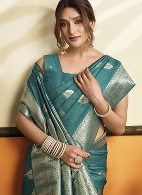 peacock green soft silk saree with tassels festival wear saree 3