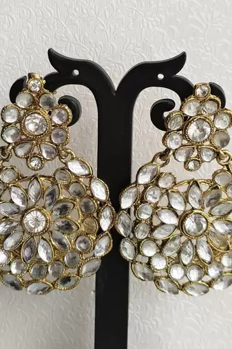 White stone studded round motif earrkings with maang tikka set for women