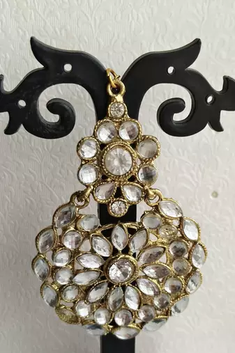 White stone studded round motif earrkings with maang tikka set for women
