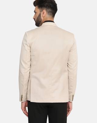 Mens beige notched lapel suit with hanky 2