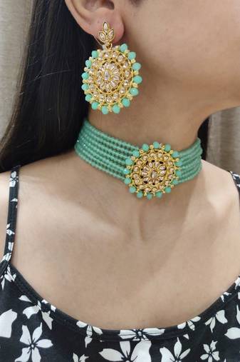 mint green kundan choker set with maang tikka