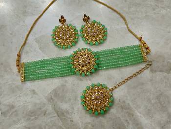 mint green kundan choker set with maang tikka 2