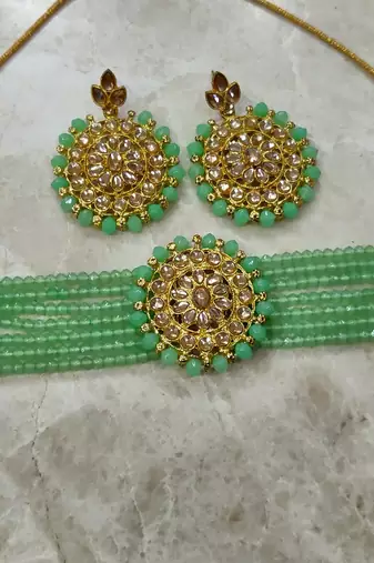 mint green kundan choker set with maang tikka