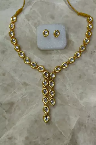 kundan necklace set with stud earrings