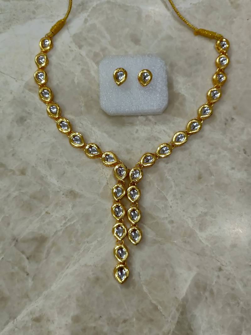 kundan necklace set with stud earrings