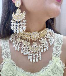 white kundan choker set with maang tikka