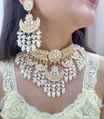 white kundan choker set with maang tikka