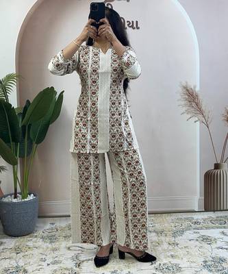 Cream floral printed cotton kurta and palazzo co-ord set for women 1