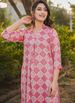 Floral printed rayon v neck kurta & trouser set 4