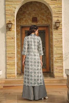 Floral printed rayon v neck kurta & trouser set 2