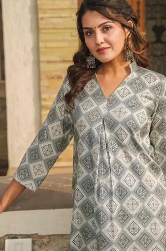 Floral printed rayon v neck kurta & trouser set