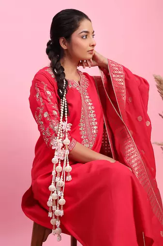 white handmade pearl parandi