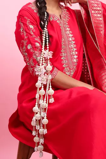 white handmade pearl parandi