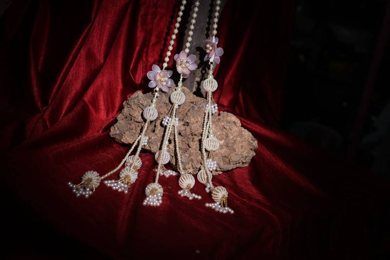 white handmade pearl parandi