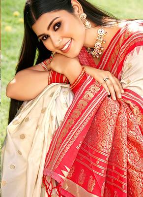 Off white & red banarasi silk blend saree with zari woven border 2