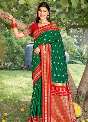 Dark green & red banarasi silk blend saree with zari woven border 2
