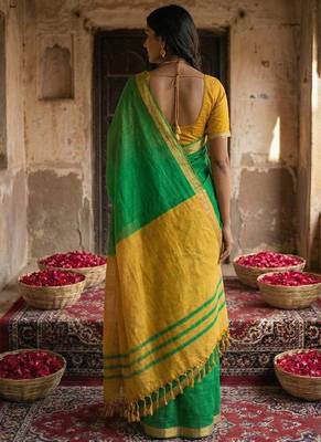 Green cotton silk blend saree with contrasting border 3
