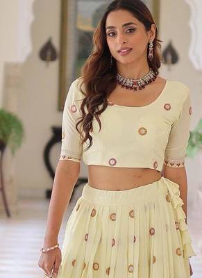Off-White silk blend Lehenga Choli with Thread Embroidery & Zari Work 4