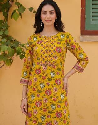 Women rayon yellow floral digital printed regular kurta 5